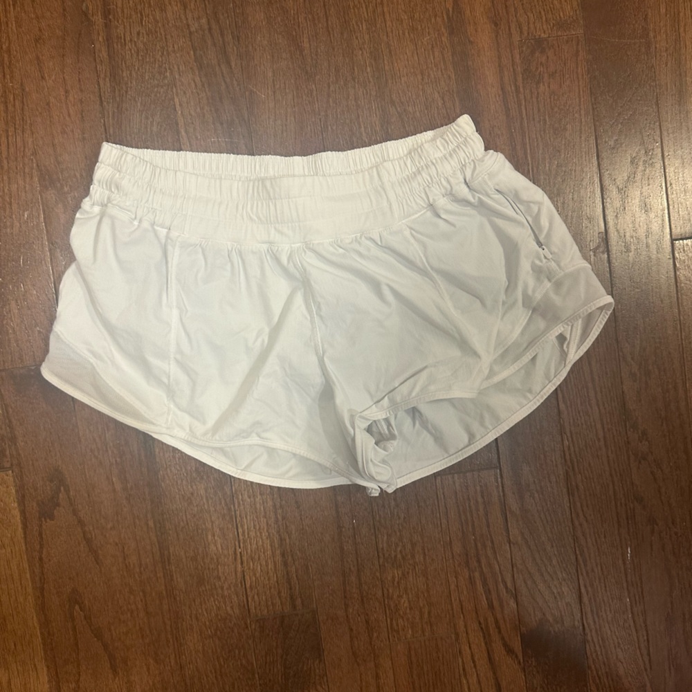 lululemon hotty hot shorts 2.5